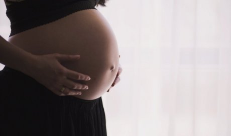 Séance d’ostéopathie pour femme enceinte à Martigues
